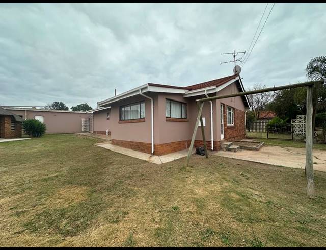 3 BEDROOM HOUSE FOR SALE IN SELCOURT